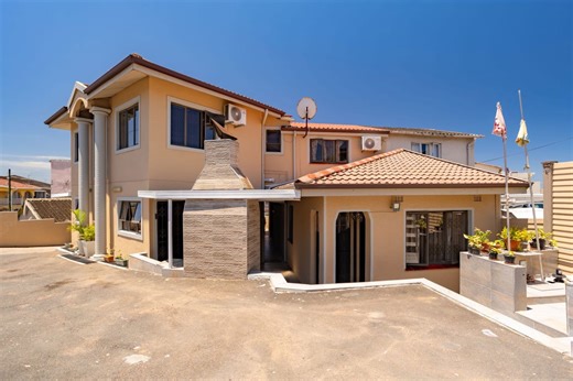 5 Bedroom House for sale in Westcliff - Chatsworth - Property24
