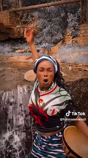 Moments hilarants avec les comédiens maliens