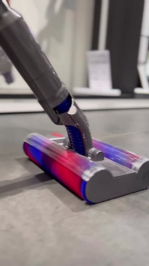 Aucun employé de boulanger Quimper n'a été mal traité durant cette séquence. Venez vous aussi choisir votre arme contre la poussière !!! • V10, V12, V15 venez tester nos modèles (sur le sol de notre magasin, pas sur le visage de nos équipes ()) #instagood #dysonhair #sulwhasoo #goddess #descendantsofthesun #bzh #bretagne #bretagnetourisme #nantes #breizh #vannes #brest #igersbretagne #douarnenez #dysonairwrap #morbihan #jaimelafrance #ileetvilaine #hair #songsongcouple #seoul #songjoongki #elle 