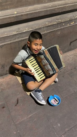 Mexico City Street Art! #travel #mexico #mexicocity #mexicostreets #streetstyle #streetart #song