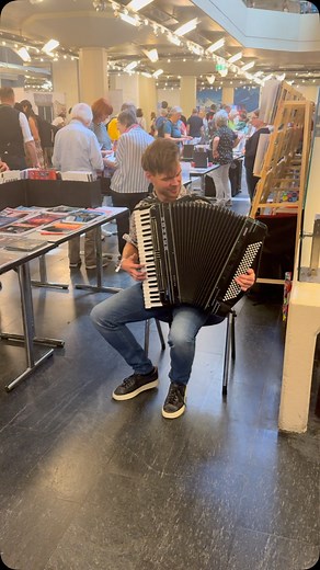 Schön hier auf dem world music festival in Innsbruck mit @accordio_by_matthias_matzke um 19.30 dann beim großen Konzert mit @vangardion.symphonic.rock und @akkordeonorchester_muensingen | Matthias Matzke