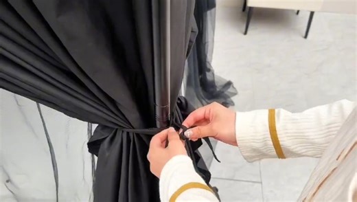 Watch AIOOO 4 Corners Post Princess Curtain Bed Canopy install on Amazon Live