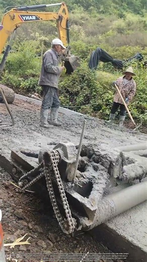Paving Rural Roads: How Motorized Roller Screeds Level and Compact Fresh Concrete