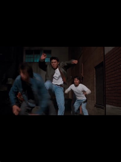 Dragon Fight - Jet Li saves Stephen Chow Directed by Billy Tang (1989) Plot : Two martial artist friends from China are performing a show in the States. Trouble starts when one of them decides to defect and stay in America. #dragonfight #jetli #ninalichi #dickwei #stephenchow