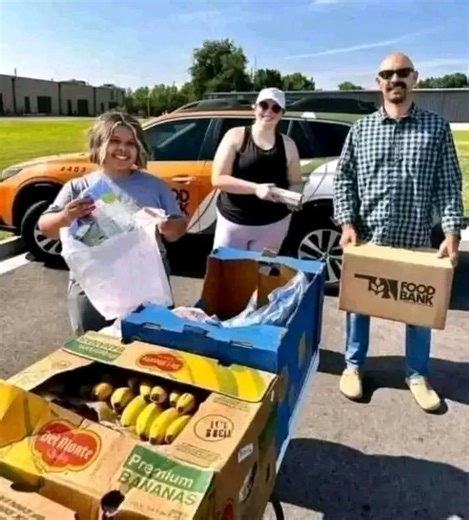 Anyone who is interested in a Free Meat Bundle Box say Me' if you are interested. Tomorrow one box per person. Submit Your Area Zipcode | Free food delivery near me