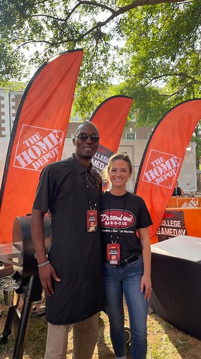 🦃 Happy Thanksgiving from Dreamland BBQ! We are so thankful for your continued support and for carrying on Big Daddy’s legacy for over 60 years! We thank YOU for dining with us and being a part of the Dreamland family! ♥️ The past year has been such a great opportunity to connect with our Alabama community and we’re thankful for @collegegameday and @bhamfoodplus for making these opportunities possible. 🔥We hope you have a wonderful holiday season and we look forward to firing up the pits again