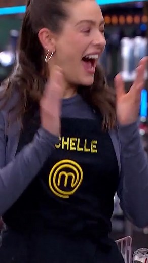 👯‍♀️ ¿Juego de gemelas? Michelle y Violeta tienen más en común de lo que creen: ambas del Cauca, exreinas e hijas de papá francés y mamá colombiana 🇨🇴🇫🇷 Michelle, además, se lleva la victoria en el reto de salvación y entra al top 7 💪 #MasterChefCelebrity #MasterChefCelebrityColombia | MasterChef Colombia