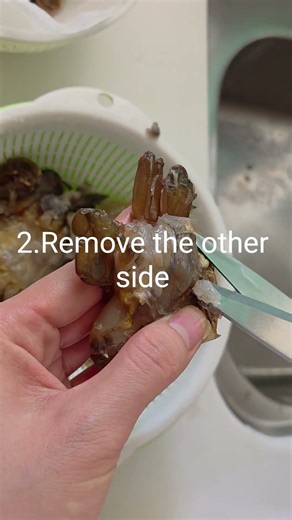 How to quickly clean soft shell crab