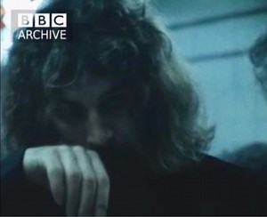 Billy Connolly in Beatties chippy, Tates Avenue. 1982. | Old Belfast.