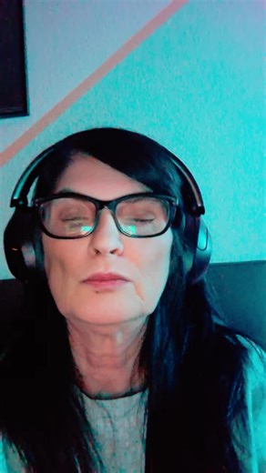 Michi (@mimi_xoxo64)’s videos with Buona Notte Bambino (German Version) - ROCCO GRANATA