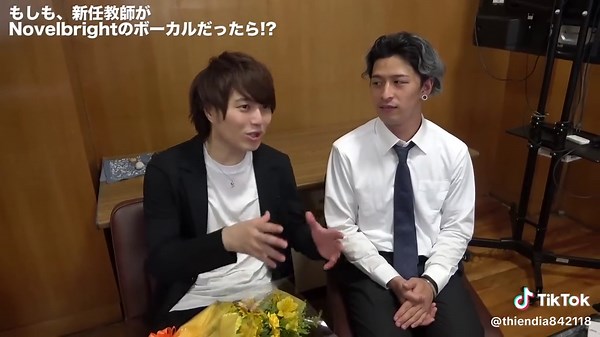 【女子校ドッキリ】もしも新任教師がプロの歌手で突然歌い出したら14