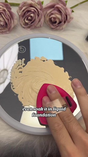 Explore the Benefits of Using a Powder Puff for Makeup