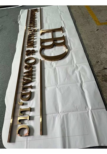 I’m liking the 3rd!!! That dark brushed gold is giving me bold and lux. What about u and why? This sign will have no backlight. Just a clean bold sign. #eclatdebrume #amomentinmist #inspirational #homefragrance #maison #homedecor #founder #foundertips #buildingabrand #transformationchallenge