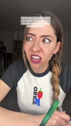 Cette pote capable de parler sur quelqu'un et de changer de sujet quand la personne concernée arrive