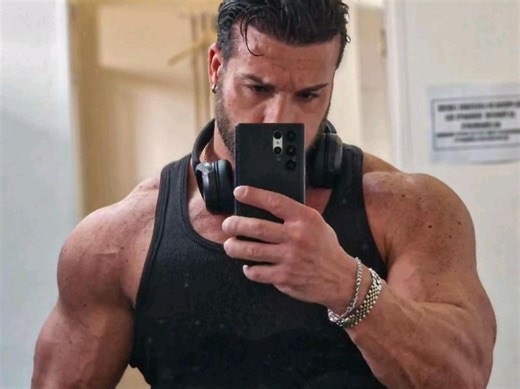 这种雄壮魁梧的肌肉daddy到底谁在吃？