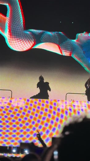 Halsey Performs 'Lonely is the Muse' in Amsterdam