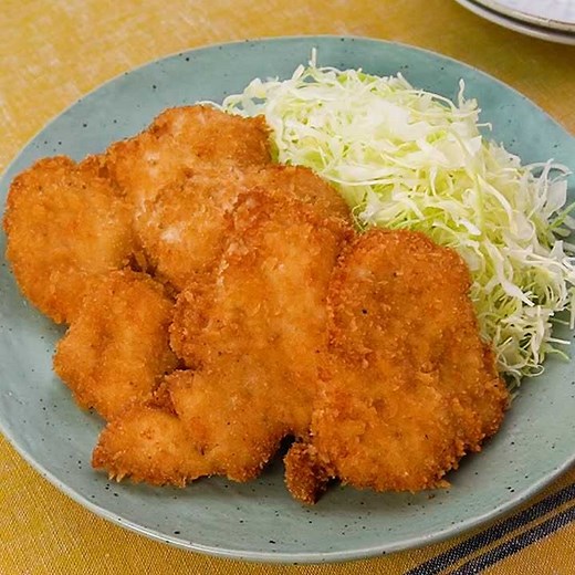 マヨネーズが大活躍！ 鶏むね肉のやわらかチキンカツのレシピ動画・作り方 | デリッシュキッチン