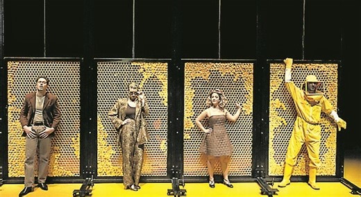 Mamma, figlia e il sogno di diventare famose: allo Sperimentale di Ancona va in scena la commedia di Emanuele Aldrovandi