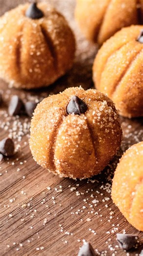 Mimi | Eats Delightful | pumpkin truffles 🎃 I was planning on waiting for September before going into fall mode but a) I’m sick of summer, b) there was one leaf on... | Instagram