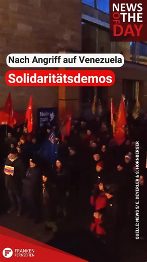 Demos am Wochenende in Nürnberg! Nach dem Angriff der USA auf Venezuela kamen rund 100 Menschen am Samstag zu einer Spontanversammlung am Rosa-Luxemburg-Platz zusammen. Laut Polizei verlief die Demonstration friedlich. Außerdem riefen am Sonntag unter anderem der DGB, die Linke und die Grünen zu einer weiteren Solidaritätsdemo an der Straße der Menschenrechte auf. Unter dem Motto „Frieden und Freiheit für Venezuela“ nahmen rund 180 Menschen teil. Heute (05.01.2026) soll der venezolanische Staats