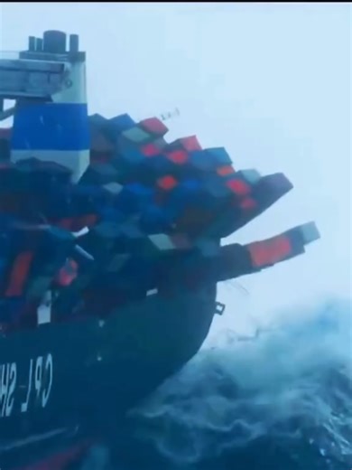 Biggest Ship Crash in the North Ocean: Container Wreck