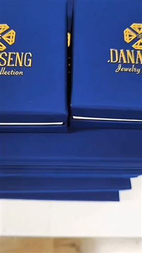 Dana Seng Jewelry on Instagram: "That's a wrap 🛍🎄❄️💚 #danasengjewelry"