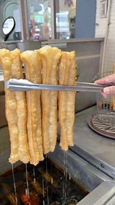 Taiwan’s Famous Fried Dough Sticks at No. 87, Zhongzheng Rd, Fengshan, Kaohsiung | Street Food Recipes