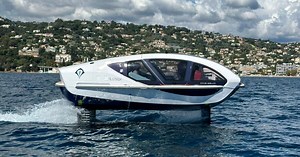 Video: New e-hydrofoil water taxi flies eight people over the waves