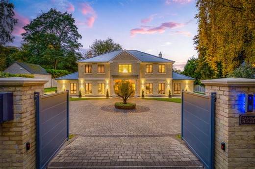 Showcasing a stunning luxury home in Lincolnshire ✨ Beautiful twilight exteriors, spacious living areas, premium finishes and attention to detail throughout. | DA photography