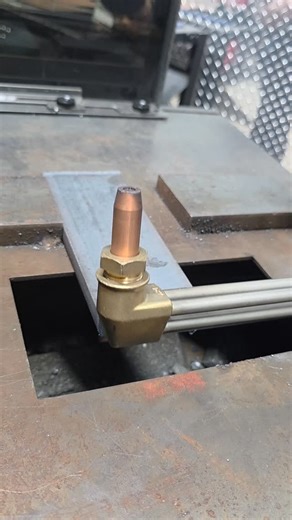 It's Flametech Friday Ya'll Cutting with H Y D R O G EN 🔥 #flametechfriday #flametech #flametechnologies #flametechscorpion #cut #cutting #oxyfuel #torch #madeintheusa #hydrogen #oxygenhydrogen #hycut | Flame Technologies, Inc.