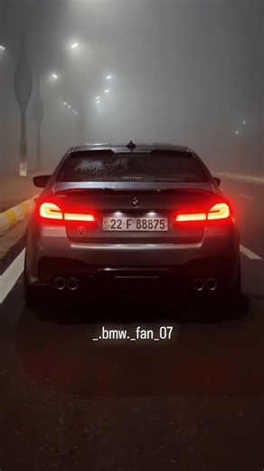 free man on Instagram: "日本利用压电瓷砖将脚步转化为电能。 这些瓷砖捕捉来自你脚步的动能。当你行走时,你的重量和动作会对瓷砖产生压力。瓷砖会轻微弯曲,从而产生机械应力。 瓷砖内部的压电材料将这种应力转化为电能。每一步都会产生少量电荷,而数百万步结合在一起就能产生足够的电力来驱动 LED灯、数字显示屏和传感器。在像涩谷车站这样繁忙的地方,每天大约有240万个脚步为这一系统作出贡献。这些电能可以被储存或立即使用,从而减少对传统电力来源的依赖, 并支持可持续的城市基础设施。这种方法将日常运动转化为实技 #创新 #历史 #技术#实验 #热门 用的可再生能源日本知识"