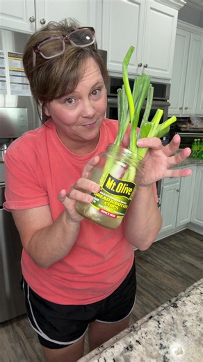 🧅 How to Store Green Onions So They Stay Fresh! #kitchentips #GreenOnion #foodstorage #cookingtips
