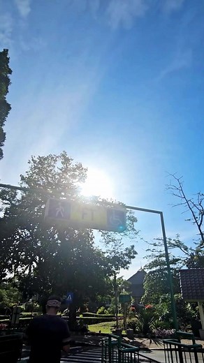 Spot Favorit di FTUI: Langit Biru dan Awan Indah