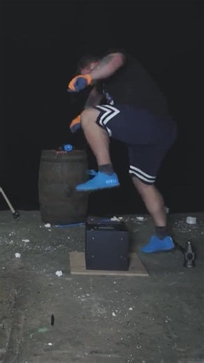 World Strongman Breaks Unbreakable Safe!