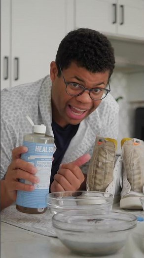 How to make DIY natural shoe cleaner 👟 #lifehacks #shoes #diycleaning