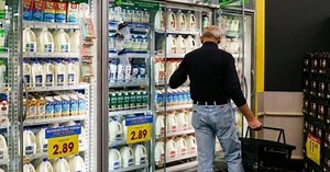 MoneyWatch: Annual inflation rate hits lowest level since January