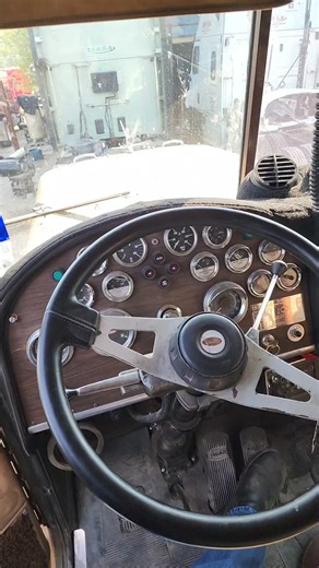 Cabina del 1985 peterbilt #trailerosdela57 #pasionporloscamiones #traileros #trailerosmexicanos #diesel #mexico | Martinez Diesel Repair