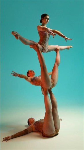 🇺🇦 Model poses for photoshoot📸 Acrobatics Svetlana, Elizabeth and Anna.