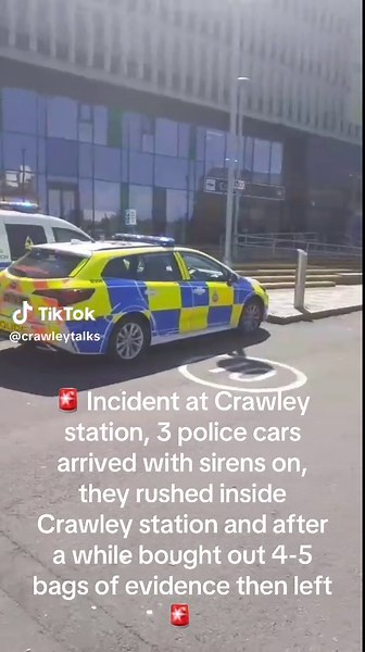 🚨 Incident at Crawley station, 3 police cars arrived with sirens on, they rushed inside Crawley station and after a while bought out 4-5 bags of evidence then left 🚨 #breakingnews #incident #emergency #police #crime #investigation #crawley #westsussex