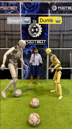 Smart vs. Dumb Robot: Reaction Challenge with a Cheating Clever Bot! 🤖🆚🤖🕵️‍♂️