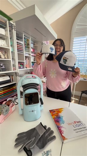 Crafty Kari on Instagram: "VersiFlex makes it easy to press on so many different blanks! Today its hats but it can also be T shirts, wodden signs, mugs, ahh seriously the posibilities are endless! Comment LINK for: • VersiFlex details • Supplies used in this project #VersiFlex #Sawgrass #SmallBusinessTools #VersiFlexPartner @richardsonsports"