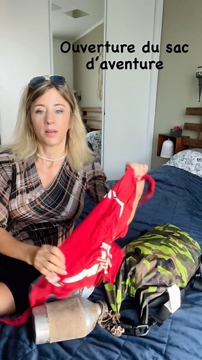 푱풖풍풊풆 푹풊품풏풂풖풍풕 on Instagram: "Ouverture du sac d’aventure Même si les habits ont été lavés, il y a une petite odeur #kohlantaleschasseursdimmunité #aventure #souvenir"