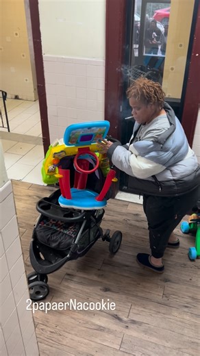 Kelly Young on Instagram: "#2papersNacookie# #viral #comedy #entertainment @mrs.muhammad88"