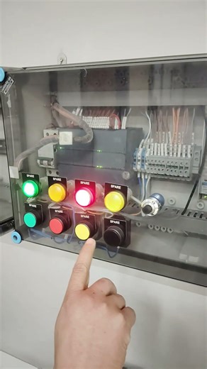 Set & Reset in Siemens PLC Explained in 30 Seconds #shorts #siemensplc #plcprogramming