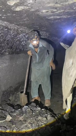 Going deep in mining cave. Claustrophobic caving #Minecraft #mining #digging #secrettreasure #jadestonecutting | Blackgoldvibe