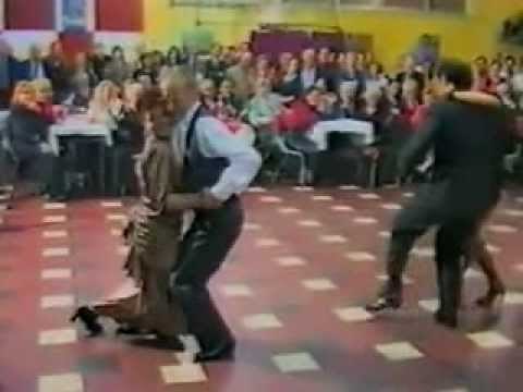 3 parejas bailando canyengue