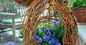 Blumenampeln selber machen: 5 kreative Ideen