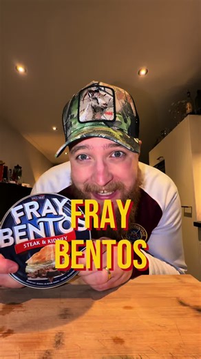 Deze Britse klassieker even testen, Fray Bentos, Steak & Kidney pie!🍴🥧 Fun fact: Fray Bentos werd opgericht in 1881, ouder dan je oma’s recept 🇬🇧😅 #HapSlikWeg #Review #Recept #Pie #Engels