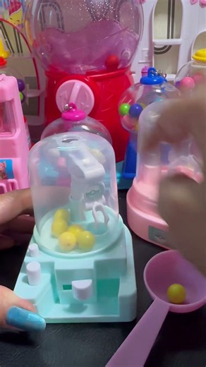 💝ASMR,CUTEST MINI CLAW MACHINE GRABBING GUMBALL💝 #shorts #toys #ytshorts #how #satisfying