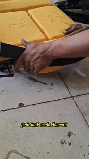 3K views · 33 reactions | Lem Spray Kuning utk busa jok & Sofa Ready di Andhika Andhika Jok & Andhika Gudang Oscar Hub kami langsung utk info & order #lemspraybusa #lemsemprotbusa #lemsprayplafond #lemsprayinteriormobil #interiormobil #lembusa #lemandhikajok #andhikajok #andhikagudangoscar | Yanwar Abu Ahmad | Facebook